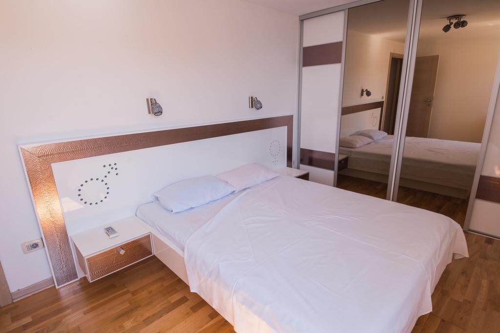Private Penthouse Djurasevic Apartment Sveti Stefan Bagian luar foto