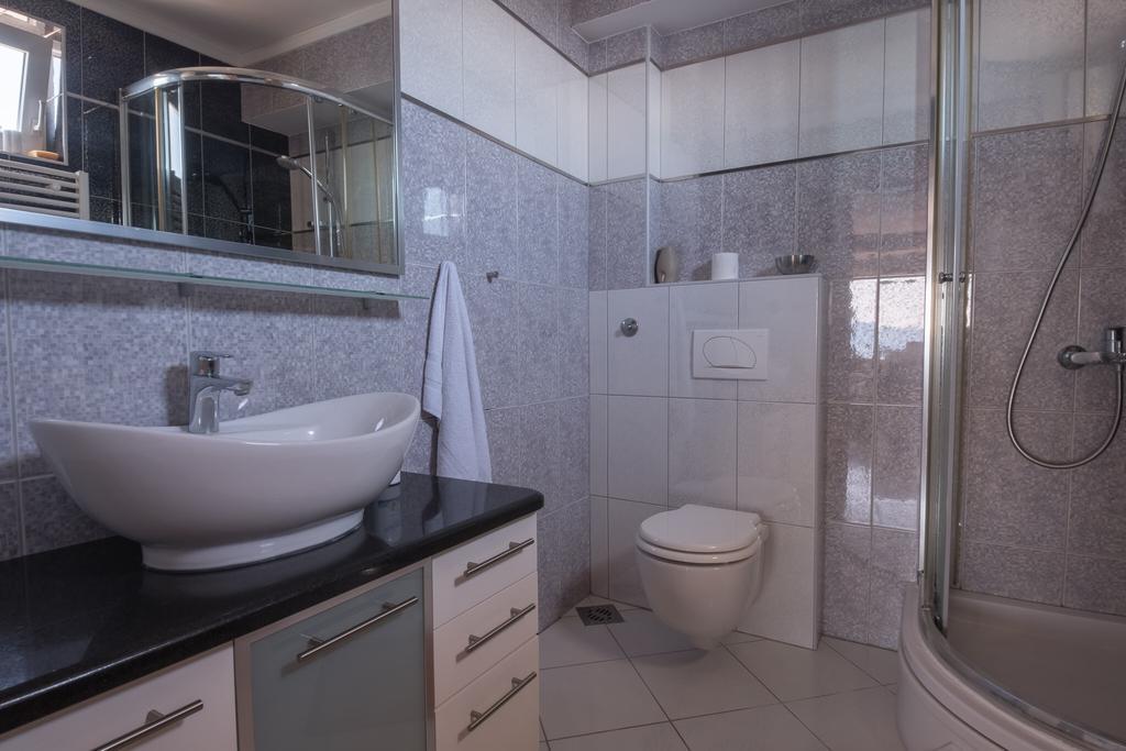 Private Penthouse Djurasevic Apartment Sveti Stefan Bagian luar foto