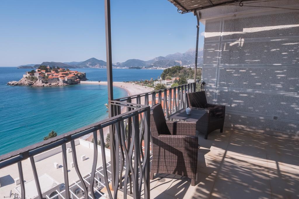 Private Penthouse Djurasevic Apartment Sveti Stefan Bagian luar foto